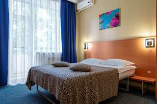 Гостиница Cronwell Park Ника Омск 1-комнатный номер стандарт комфорт с 1 двуспальной кроватью-5